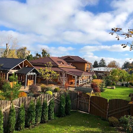 Hotel Bannyi Dvir Uzyn ภายนอก รูปภาพ