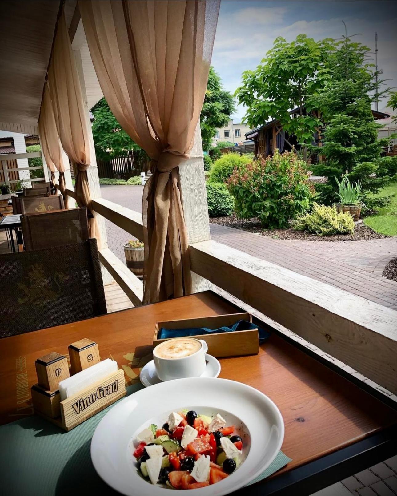 Hotel Bannyi Dvir Uzyn ภายนอก รูปภาพ