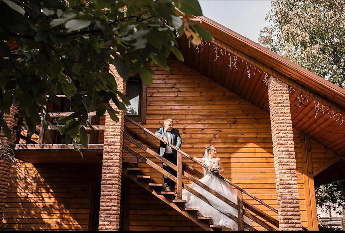 Hotel Bannyi Dvir Uzyn ภายนอก รูปภาพ