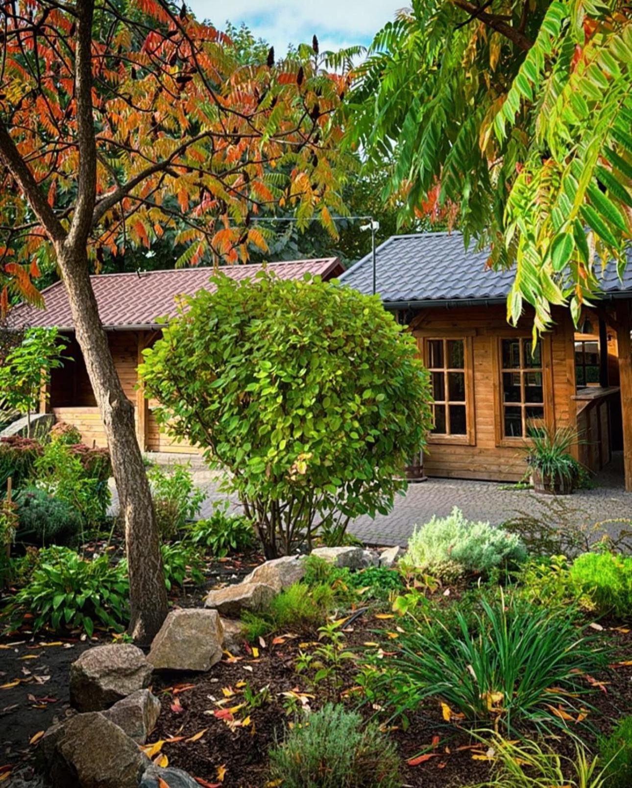 Hotel Bannyi Dvir Uzyn ภายนอก รูปภาพ