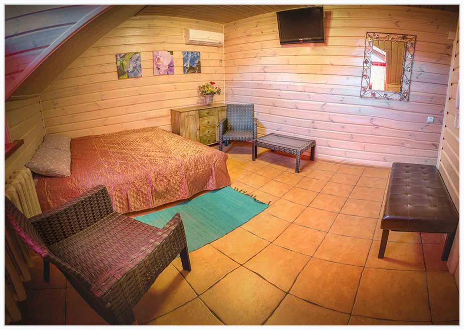 Hotel Bannyi Dvir Uzyn ภายนอก รูปภาพ