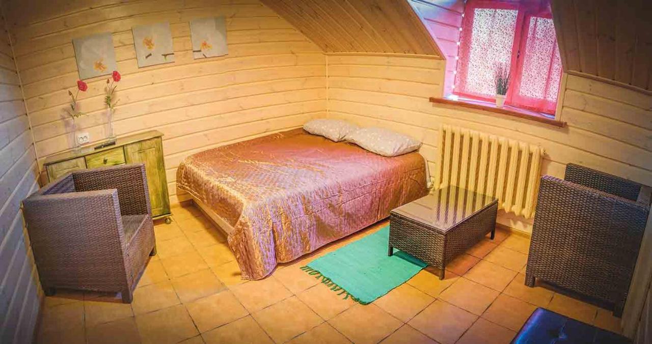 Hotel Bannyi Dvir Uzyn ภายนอก รูปภาพ