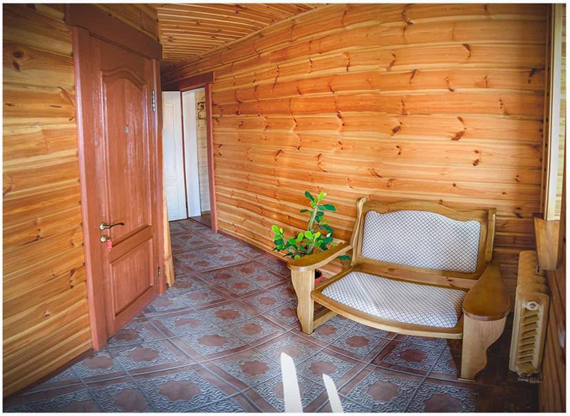 Hotel Bannyi Dvir Uzyn ภายนอก รูปภาพ